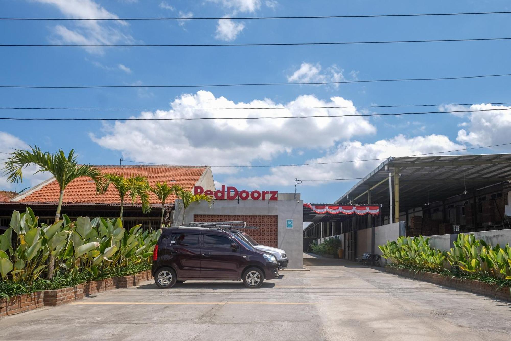 Reddoorz @ Klaten City Hotel Exterior photo